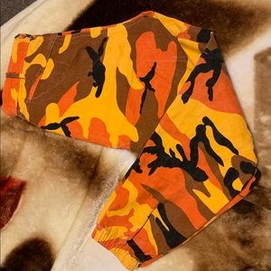 Cropped Orange camo pants.